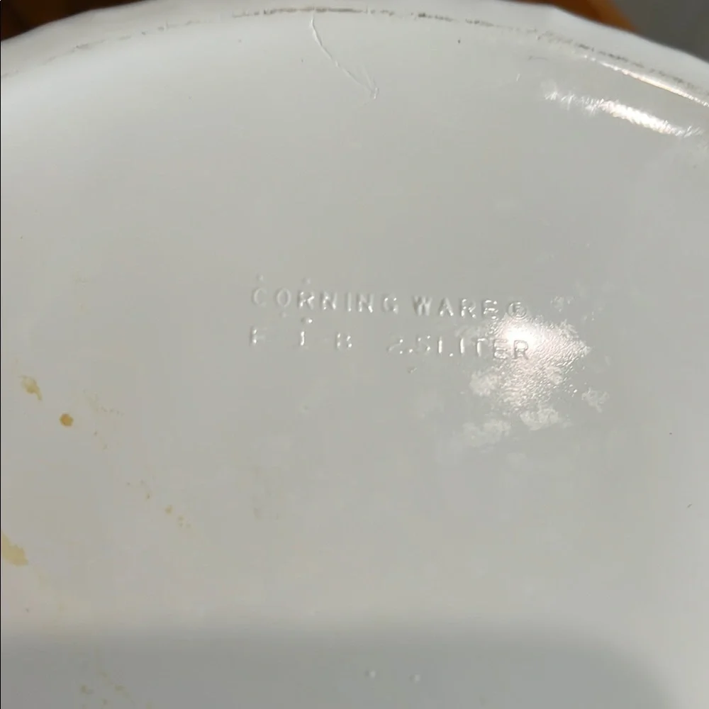 White and Corning Ware Bakeware with Glass Lid F1B